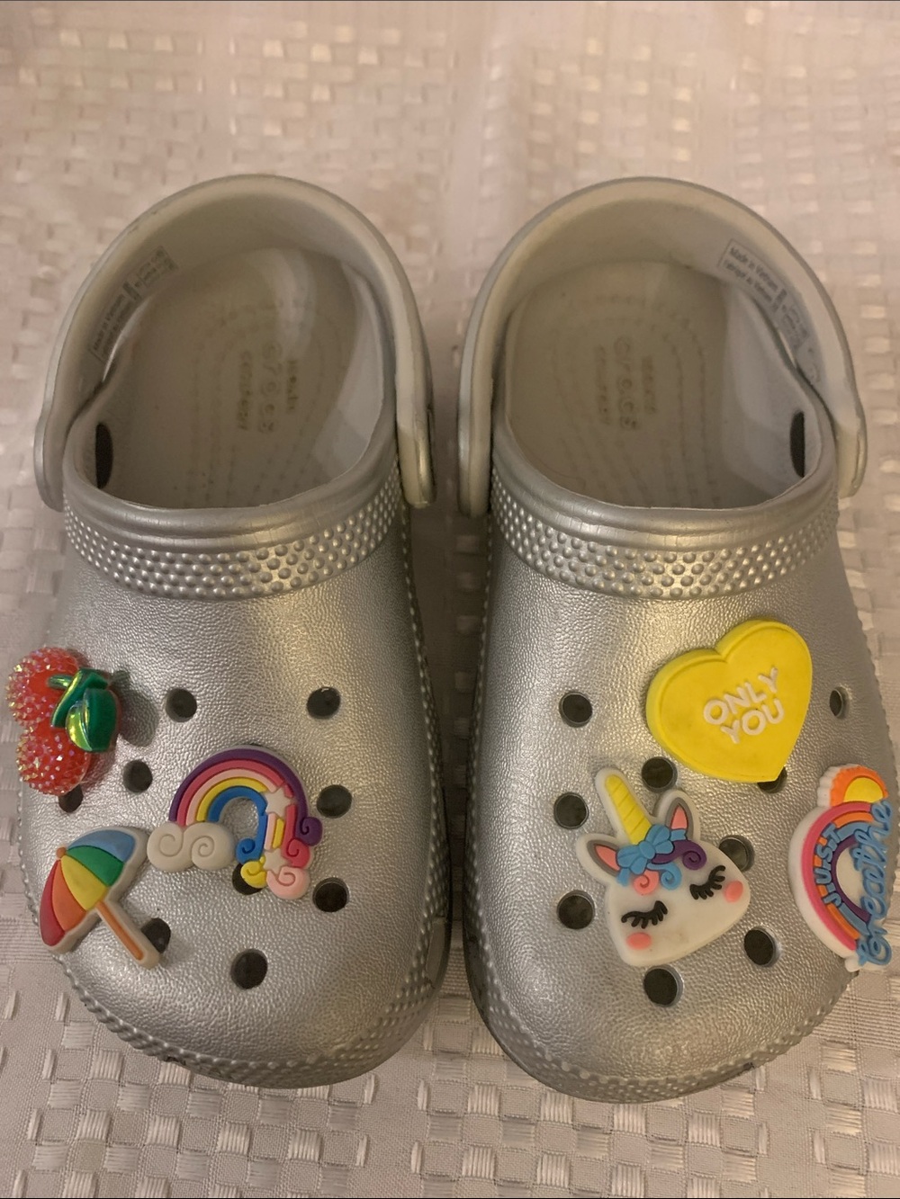 Kids Silver Slip-On Clogs with Rainbow & Unicorn Charms, size C9.
